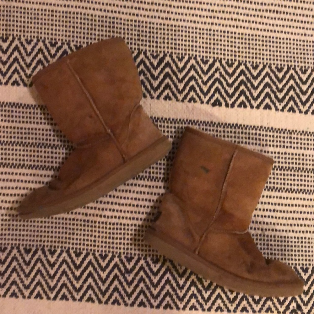 Uggs - image 1